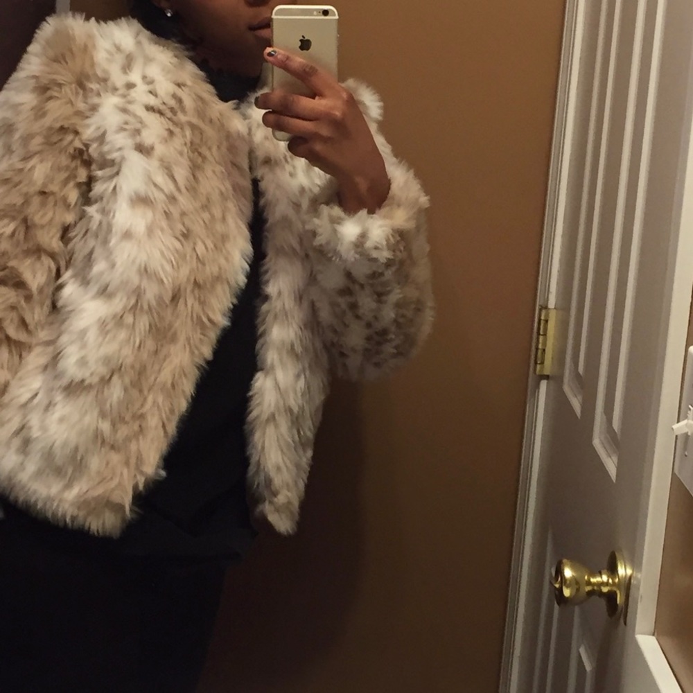 Urban Outfitters Faux Fur - Picture 4 of 8